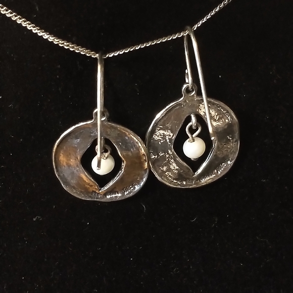 Sterling silver and pearl earrings - Picture 3 of 6